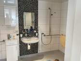 Bad 1 mit Dusche im EG - 