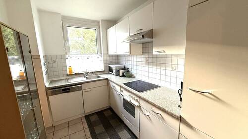 Küche mit Einbauküche - 