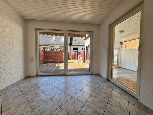 Essbereich mit Zugang zur Terrasse - 