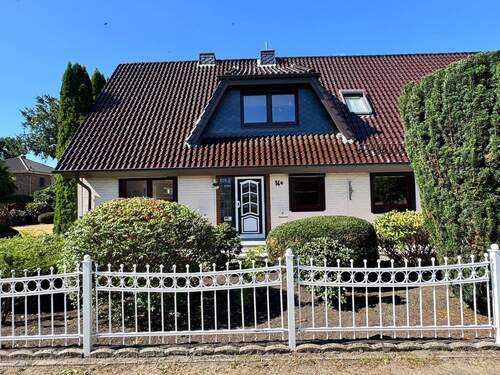 Ansicht - 9 Zimmer Mehrfamilienhaus, Wohnhaus zum Kaufen in Kaltenkirchen