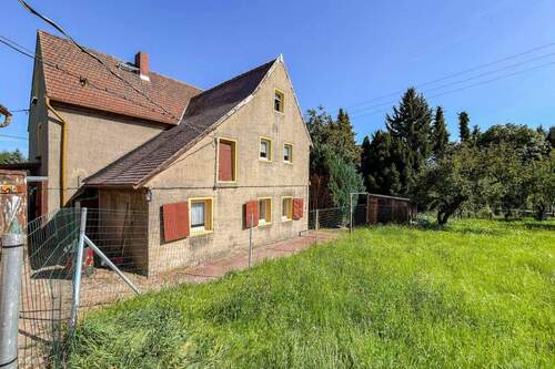 Seitenansicht Haus - Ländliche Idylle trifft Familienglück - Ihr neues Zuhause in Niederpickenhain