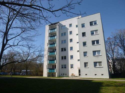 Hausansicht - Nachmieter gesucht für 2 Zimmer