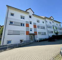 Helle 3-Raum-DG-Wohnung mit Balkon & Einbauküche - ruhig & grün gelegen in Wilkau-Haßlau