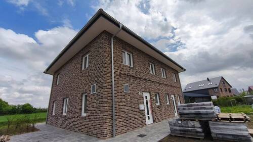 Seitenansicht - Eingang 8a - 4 Zimmer Doppelhaushälfte zur Miete in Seestermühe