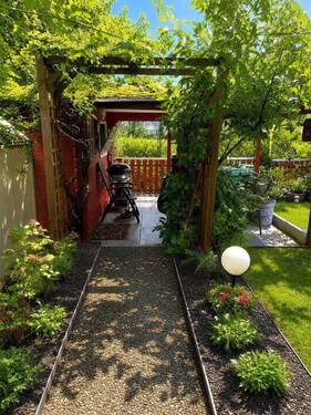 Garten mit Gartenhaus - 