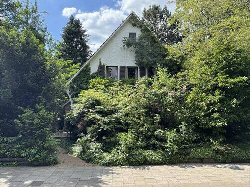 Bild 1 - RESERVIERT! Einfamilienhaus mit schönem Grundstück im Inselviertel!