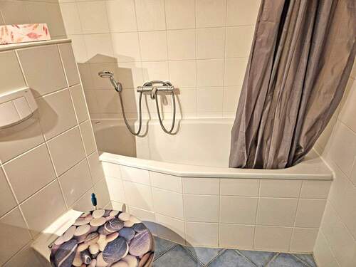 Bad mit Badewanne - 