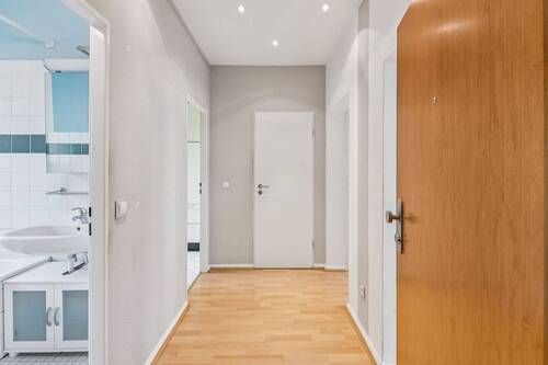 Flur mit Kammer - 