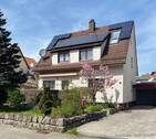 Hausansicht - Genau die richtige Größe...... Einfamilienhaus mit Garage und Garten