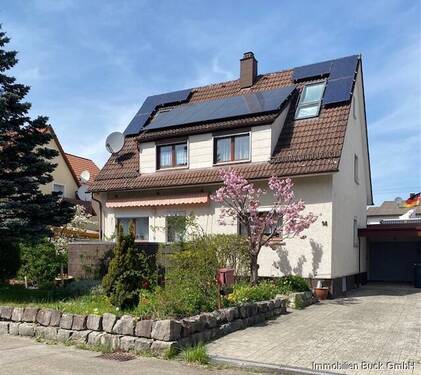 Hausansicht - Genau die richtige Größe...... Einfamilienhaus mit Garage und Garten