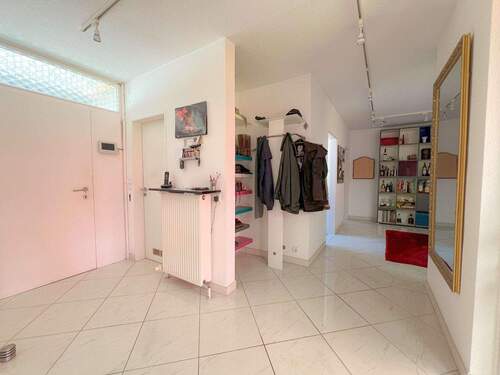 Diele - Bungalow mit 166,00 m² in Mörfelden-Walldorf zum Kaufen