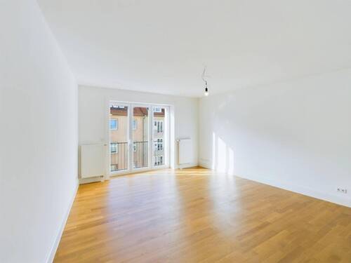 Beispiel Foto Wohnzimmer - 2 ZIMMERWOHNUNG - IN NACHHALTIG KERNSANIERTEM MEHRFAMILIENHAUS - ZUKUNFTSORIENTIERT