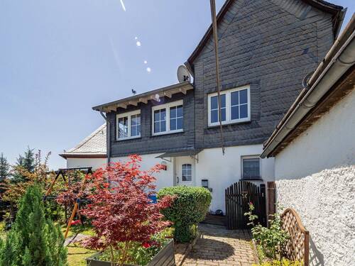 Außenansicht - Mehrfamilienhaus, Wohnhaus mit 178,00 m² in Meschede-Eversberg zum Kaufen