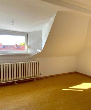 Zimmer Dachgeschoss- Mansarde - 