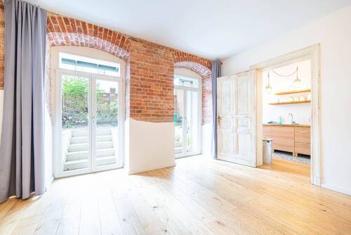 Ausblick in den Garten - 2 Zimmer Etagenwohnung zum Kaufen in Berlin