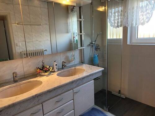 Badezimmer im Erdgeschoss - 