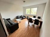Wohnzimmer - Möblierte 3-Raum-Wohnung mit Wanne