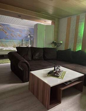 großes Gästezimmer im Keller - 