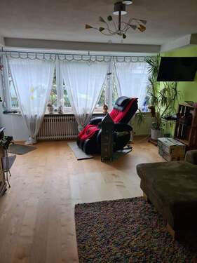 Wohnzimmer (Zimmer 1) - 4 Zimmer Etagenwohnung zum Kaufen in Weissach