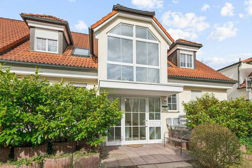 Hauseingang - Helle 2-Zi.-Wohnung mit Balkon & Tiefgarage, ruhig und citynah