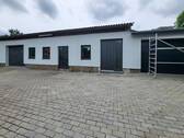 Gebäudeansicht - Moderne Gewerbeeinheit mit Büro- und Lagerflächen