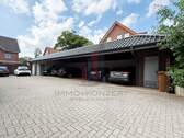 und der KFZ-Stellplatz unter dem Carport - 