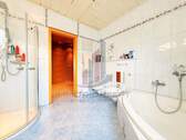 Das Badezimmer der Wohnung - 