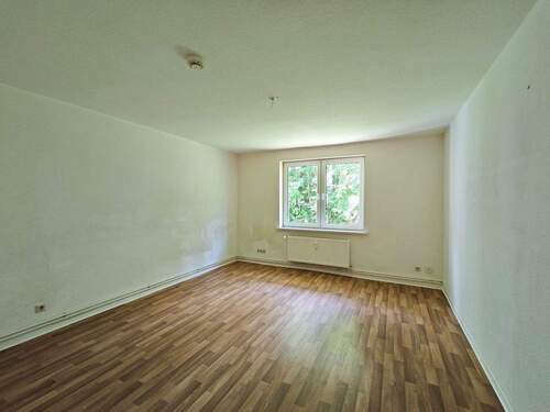 Wohnzimmer - 3 Zimmer Etagenwohnung zur Miete in Zeitz