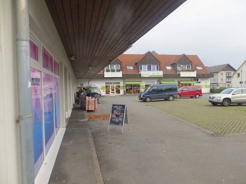 Ladenausgang.JPG - ***Vielseitig nutzbarer Laden (Friseur, Kiosk, Verkauf, Vereinsraum usw.) im kl. Shopping-Center von Schieder-Schwalenberg***