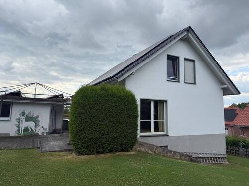 Rückansicht - 4 Zimmer Mehrfamilienhaus, Wohnhaus zum Kaufen in Nieheim