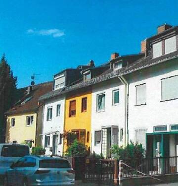 Ansicht Vorderseite - Reihenmittelhaus mit Potential in ruhiger Lage von Frankfurt-Eschersheim