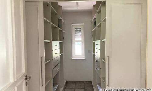 mit angrenzendem Ankleidezimmer - 