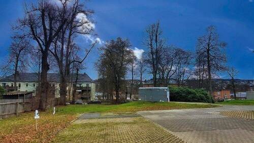 Parkflächen und Garten - 