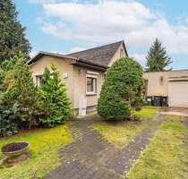 Doppelhaushälfte mit Nebengebäuden Berlin-Biesdorf