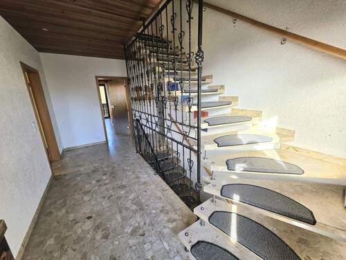 Eingangsbereich EG - Mehrfamilienhaus, Wohnhaus mit 190,00 m&sup2; in Bad Emstal zum Kaufen