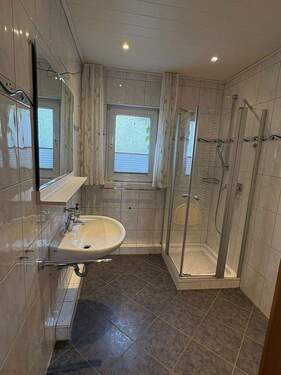 Duschbad mit WC im EG -1 - 4 Zimmer Etagenwohnung zum Kaufen in Osnabrück