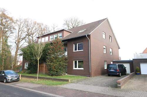 Bild - Vollvermietetes, zentral gelegenes Mehrfamilienhaus mit 6 Wohneinheiten, Keller und Garage