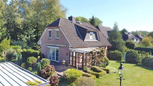 Titelbild Drohnenfoto Haus - 4 Zimmer Einfamilienhaus zum Kaufen in Hamburg