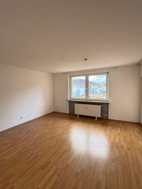 Wohnzimmer.JPEG - 3-Zimmer Wohnung mit Loggia - 443,00&nbsp;EUR Kaltmiete, ca.&nbsp; 68,20&nbsp;m&sup2;&nbsp;Wohnfl&auml;che
