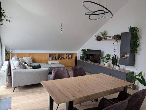 Wohn-/Esszimmer - 