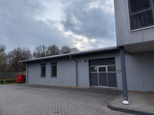 Anlieferung m. Rolltor.jpeg - Halle in Eggolsheim