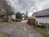 Zufahrt zum Anwesen - 