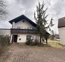 Sanierungsbedürftiges Wohnhaus mit großzügigem Grundstück und Nebengebäuden zu verkaufen - Höchstädt im Fichtelgebirge