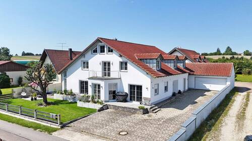 Vorderansicht - 7 Zimmer Mehrfamilienhaus, Wohnhaus zum Kaufen in Kumhausen