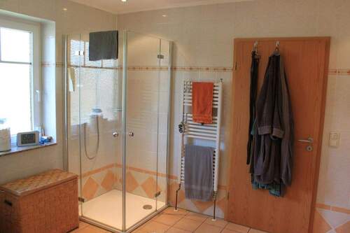 Dusche und Handtuchheizung - 