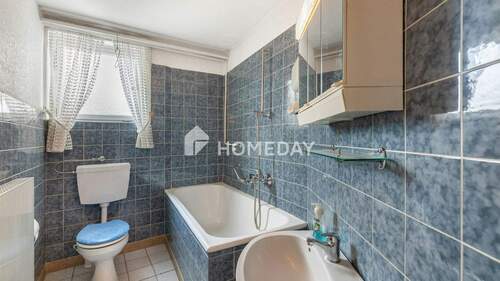 EG Badezimmer 1 2 - 