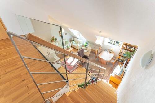 Blick von der Galerie ins Wohnzimmer - 