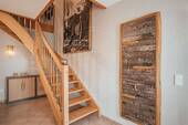 Treppe zur 2. Wohneinheit im OG - 