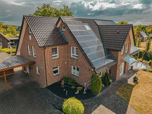 Nachhaltig und energieeffizient - 8 Zimmer Mehrfamilienhaus, Wohnhaus zum Kaufen in Lähden