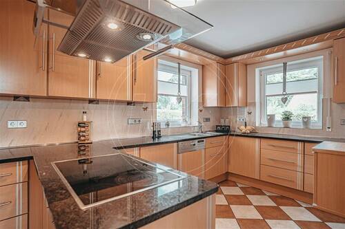 Einbauküche im EG - 8 Zimmer Mehrfamilienhaus, Wohnhaus in Lähden